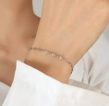 Load image into Gallery viewer, Dainty Parisian Bracelet
