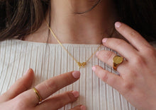 Load image into Gallery viewer, Dainty Bow Necklace
